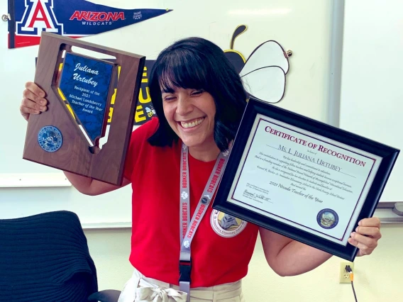 Juliana Urtubey holding her awards