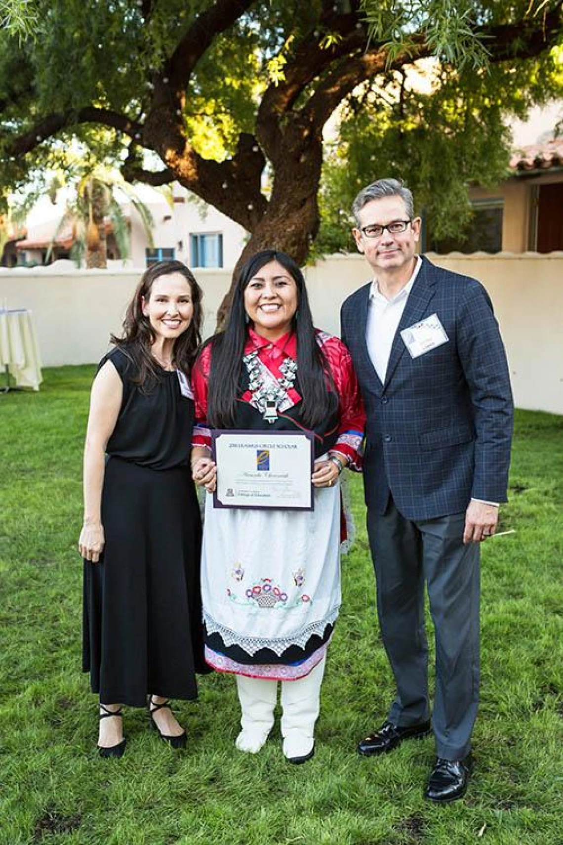 Amanda Cheromiah (center) with patrons Francesca & Javier López  