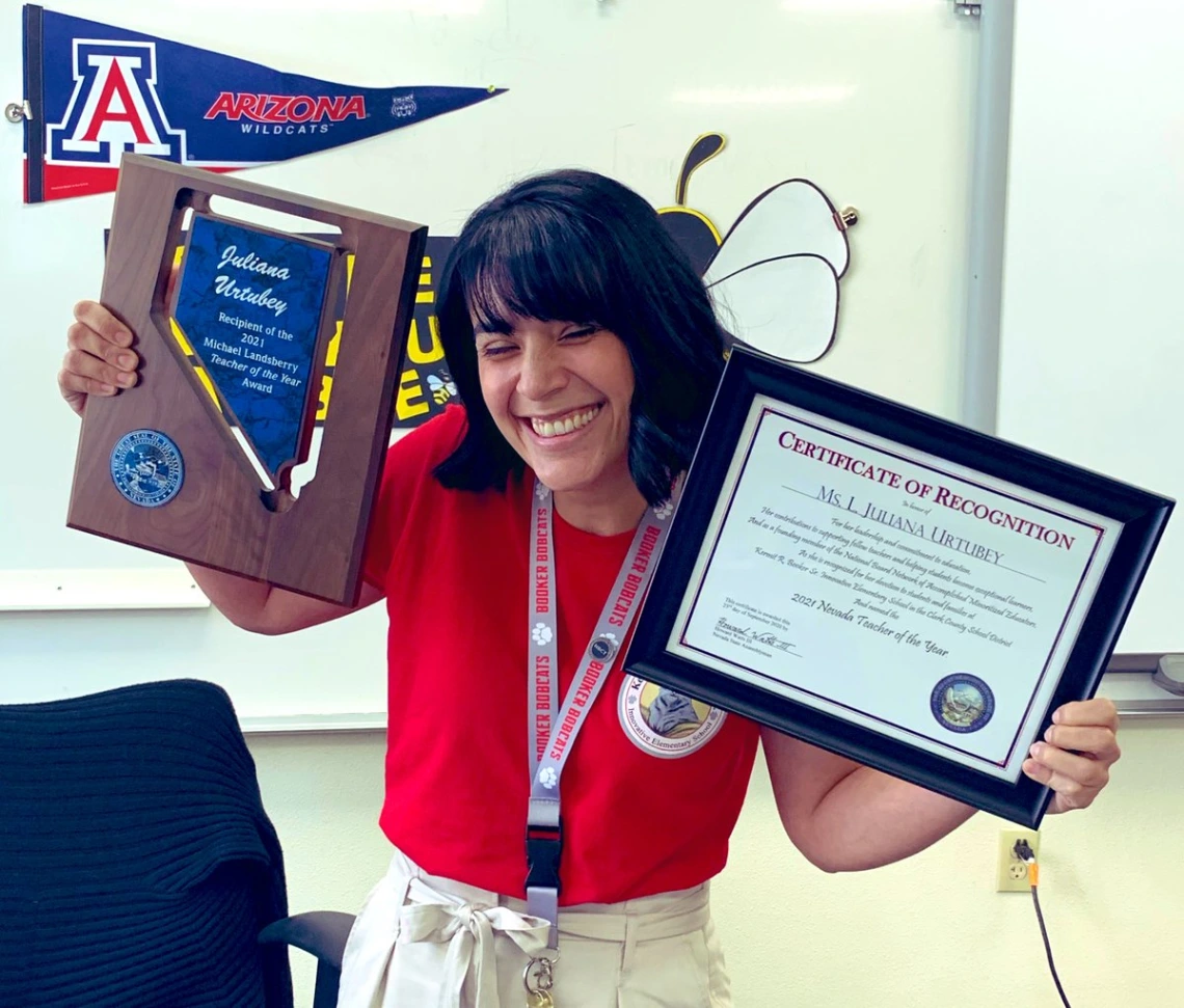 Juliana Urtubey holding her awards