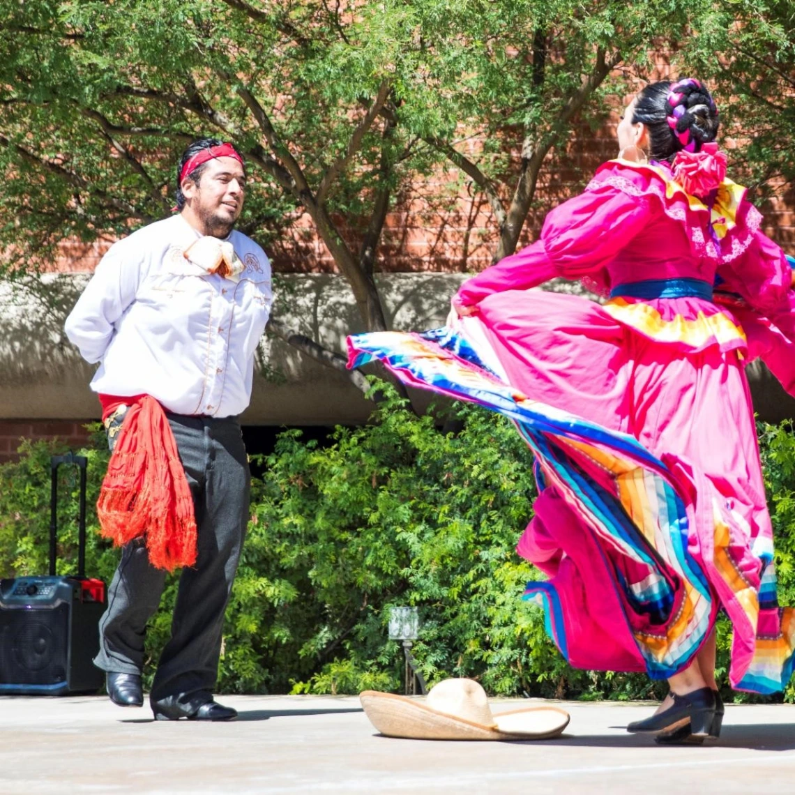 male and female folklorico dancers