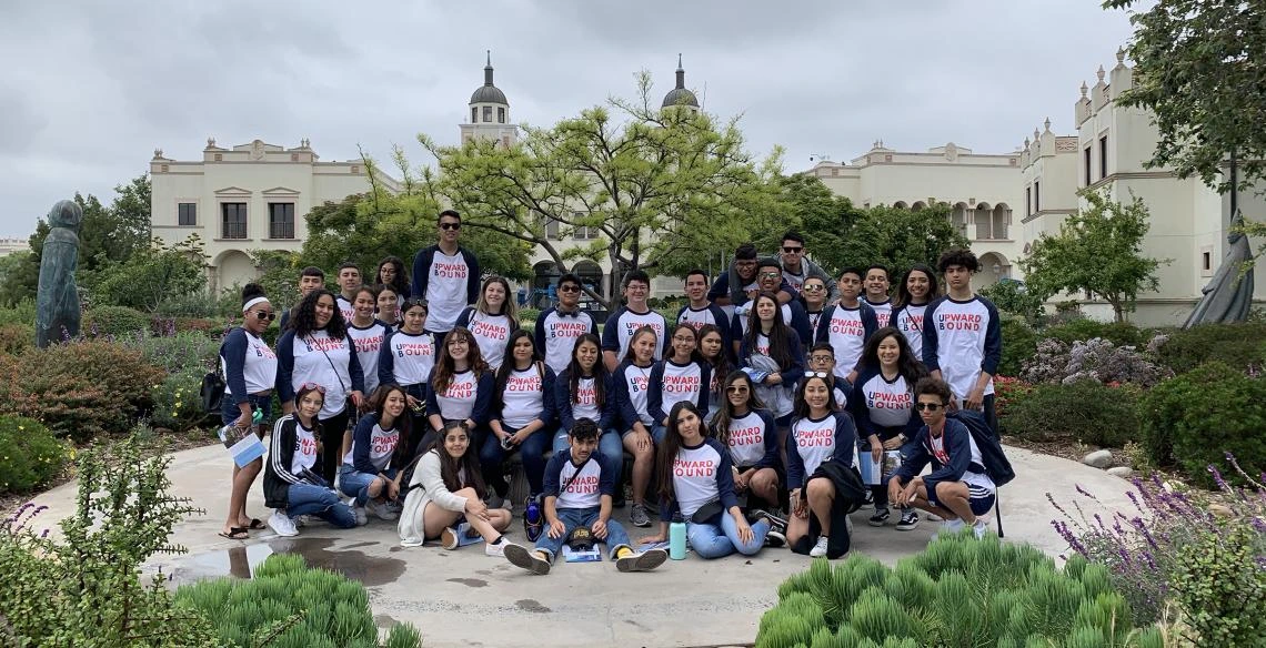 large group upward bound group photo 