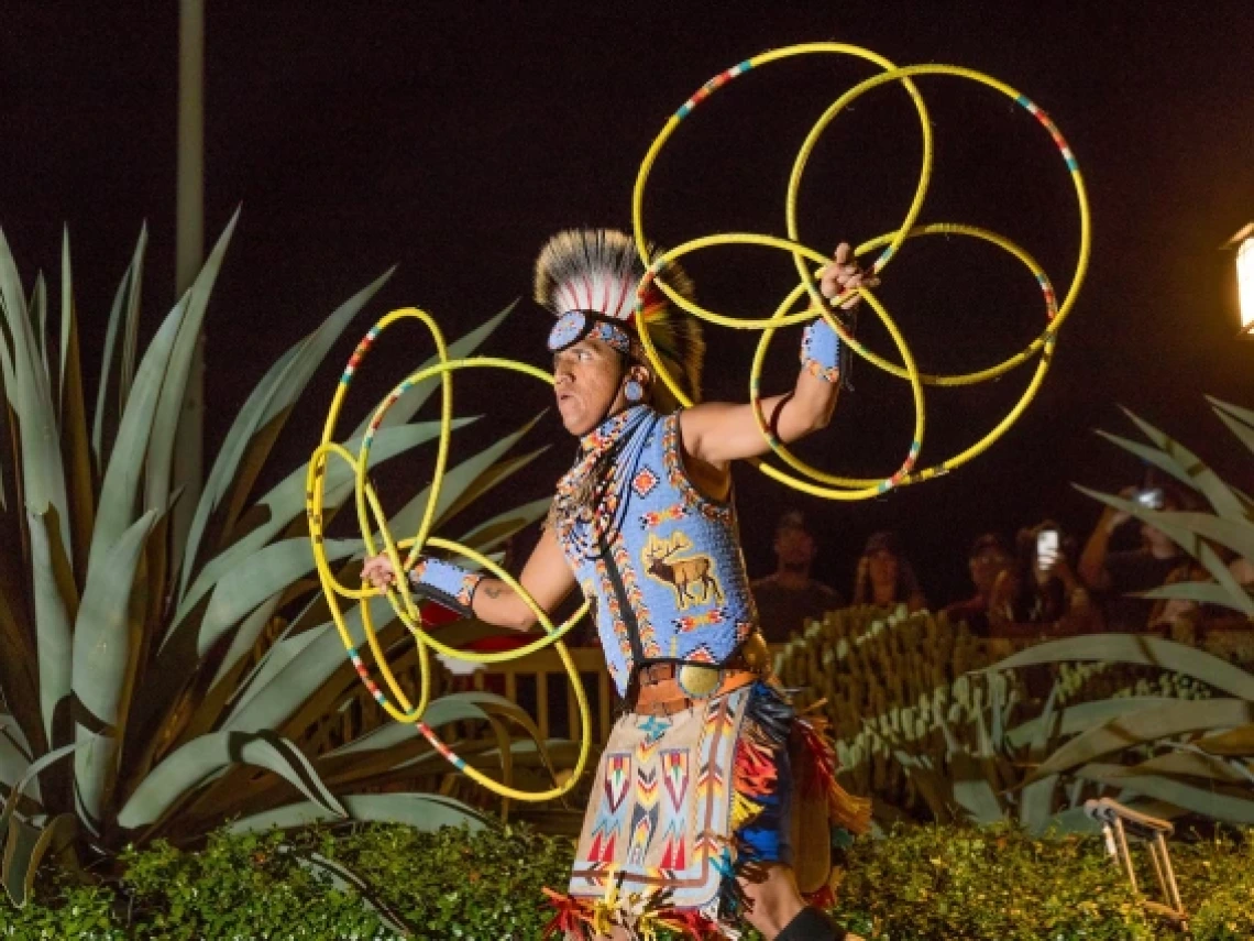 Tony Duncan hoop dancing