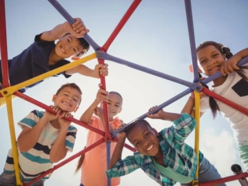 kids looking through jungle gym